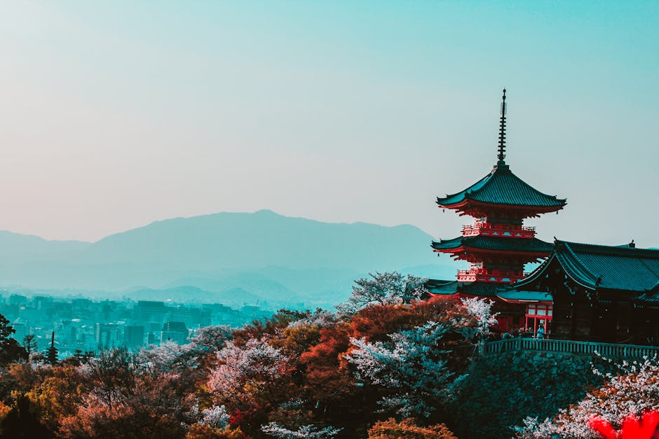 Kiyomizu-dera Temple with cherry blossoms